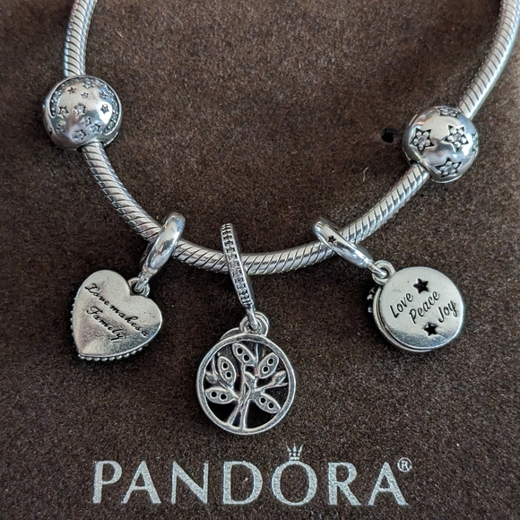 Pandora Family tree dangle charm with Family script - Picture 6 of 7